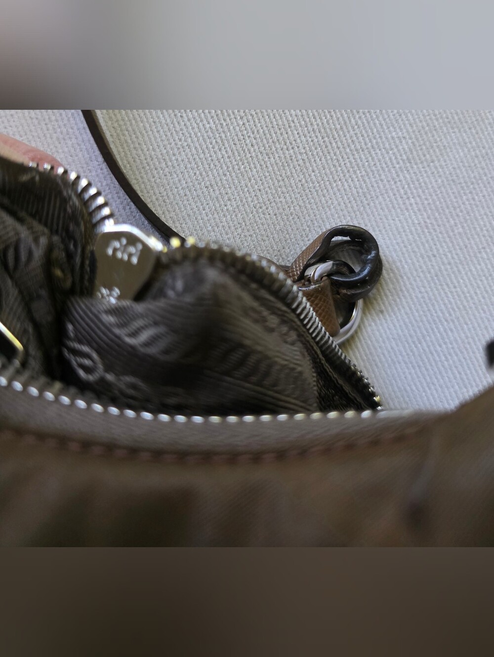 PRADA Re-edition 2005 Shoulder Bag - Picture 12 of 12